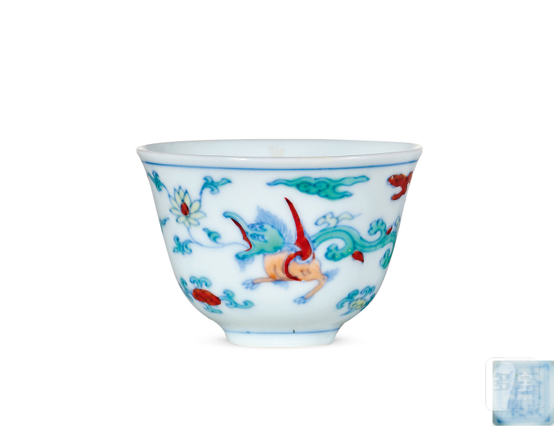 清雍正 斗彩香草龙纹杯